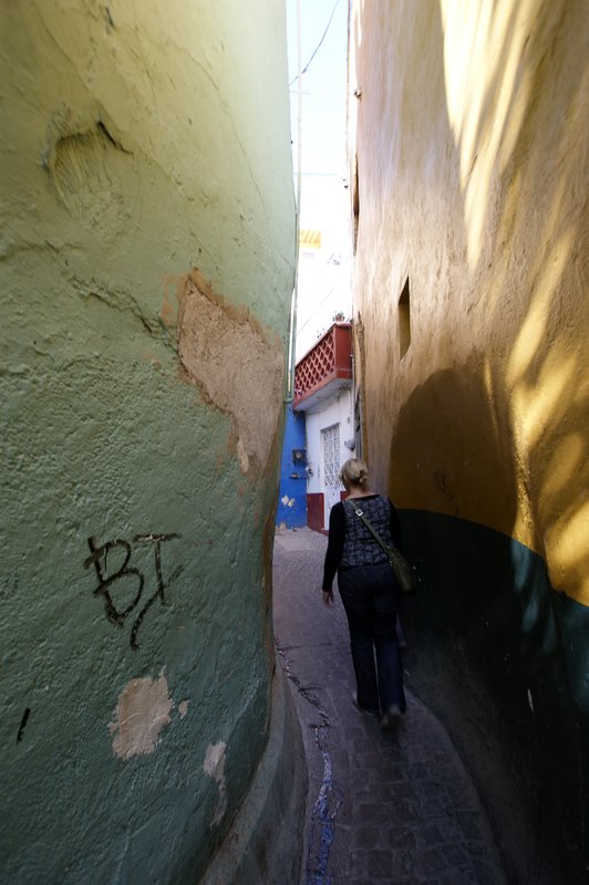 Narrow street, Guanajuato