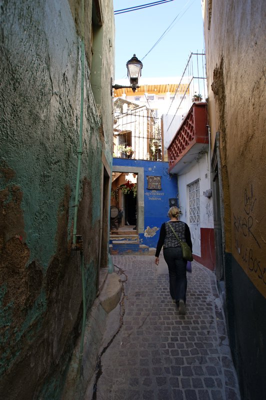 Narrow street, Guanajuato