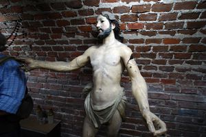 Freaky Jesus in a weird crypt, Camaguey