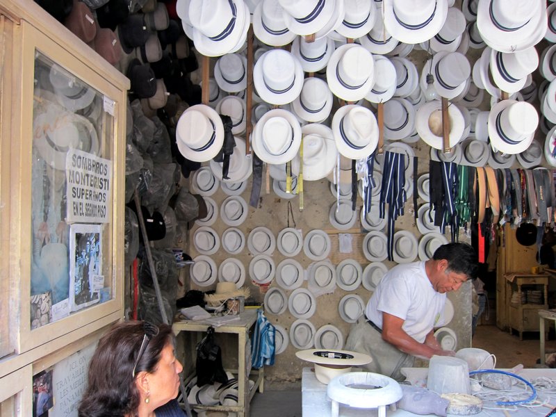 Making hats, Cuenca