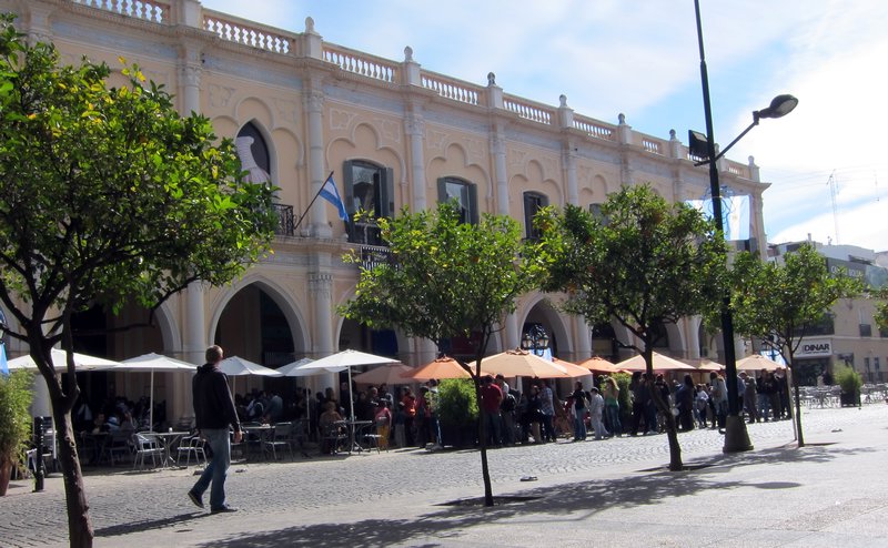 The queue for the museum, Salta