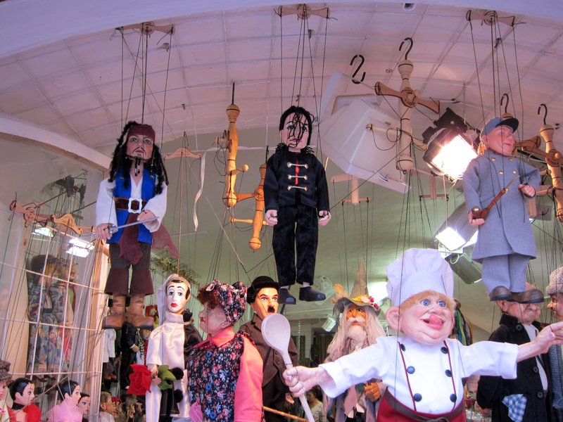 Freaky marionettes, Prague
