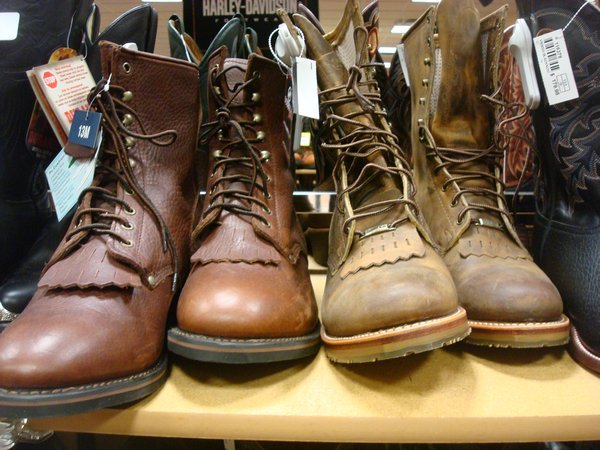 038. Mall of America. Big cowboy boots