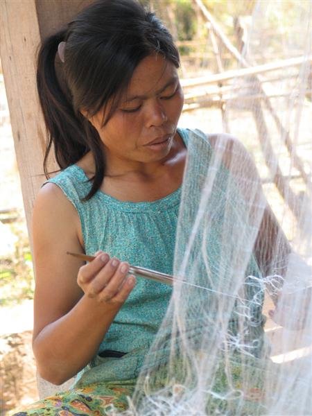 repairing net in 4000 islands