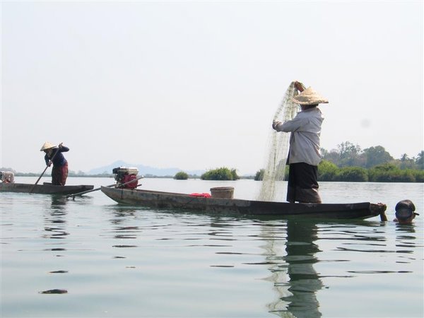 fisherwoman in 4000 islands