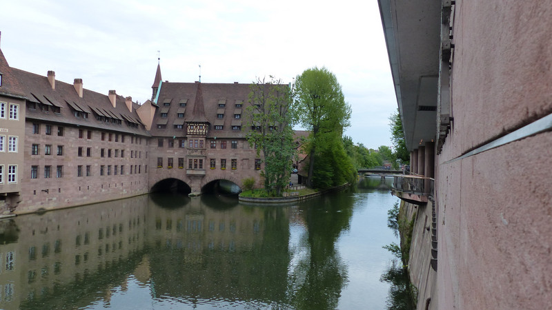 Walking across the Museumsbrücke