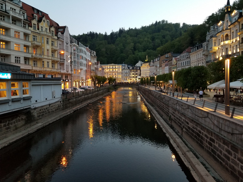 Night falls on Karlovy Vary