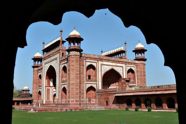 Taj Mahal, gateway