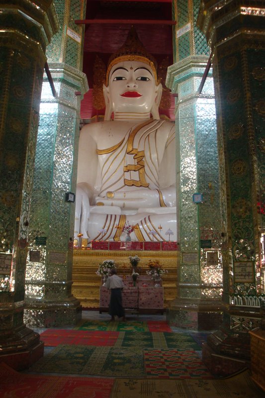 Giant buddha