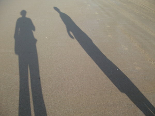 funny shadows on the beach | Photo