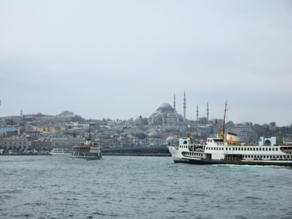 Ferries + view of Yeni Camii Mosque