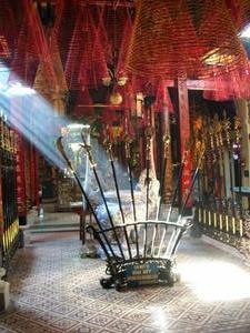 Inside Phuoc An Hoi Quan Pagoda 