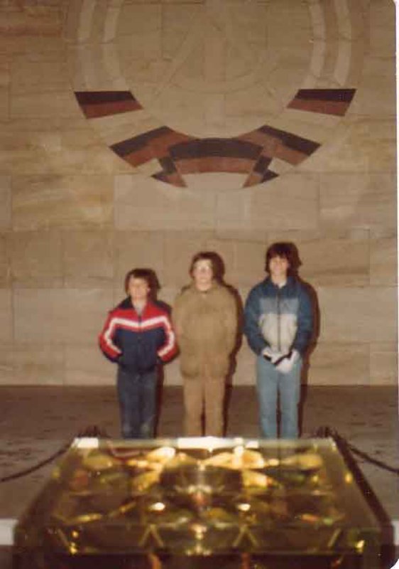 80 12 Tomb Unknown Soldier East Berlin