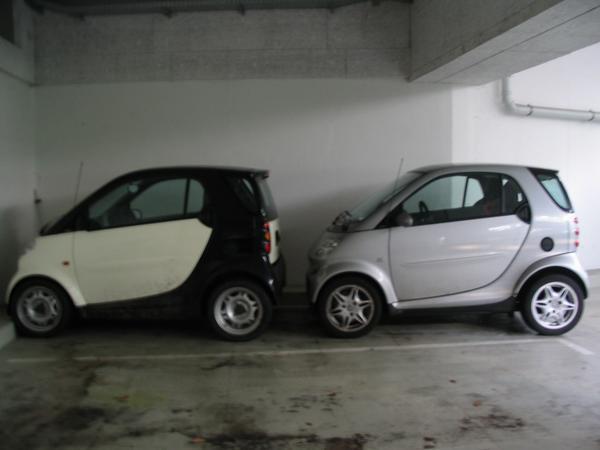 2 Smart Cars, 1 Space