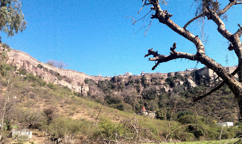 Looking up from the Bundi road (northern) approach