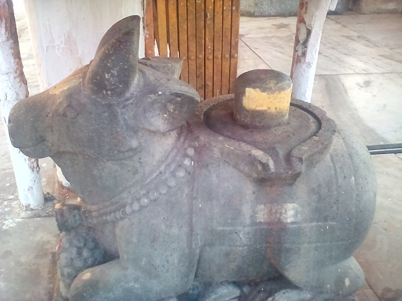 Shiva lingam on Shiva's steed Nandi