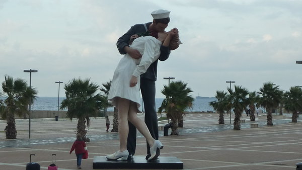 Soldier kissing Nurse statue