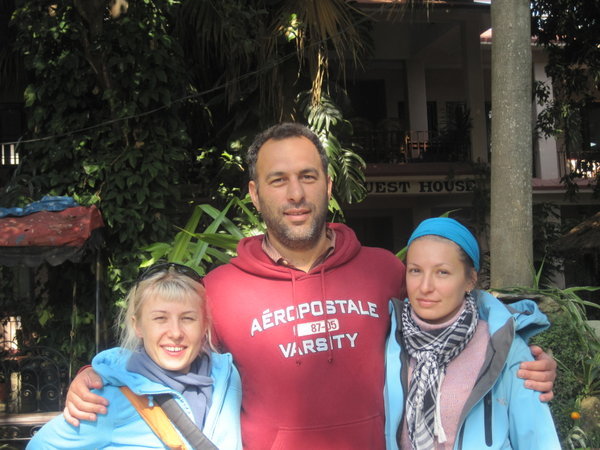 With Polish girls, Inez and Ania, at Yeti Guesthouse in Pokhara Lakeside