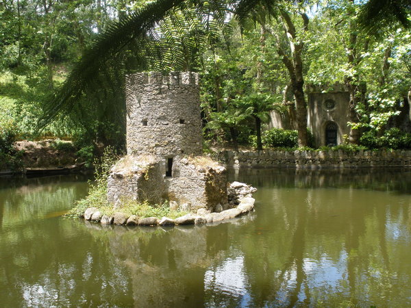 "Mini castle" in a lake at Pena Palace
