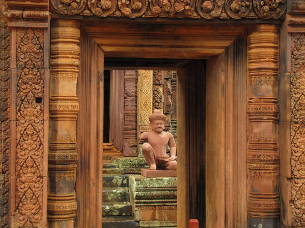 Monkey guardian at Banteay Srai