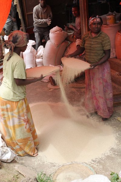 Sifting the local grain, tef, Asma'addin Bari Market