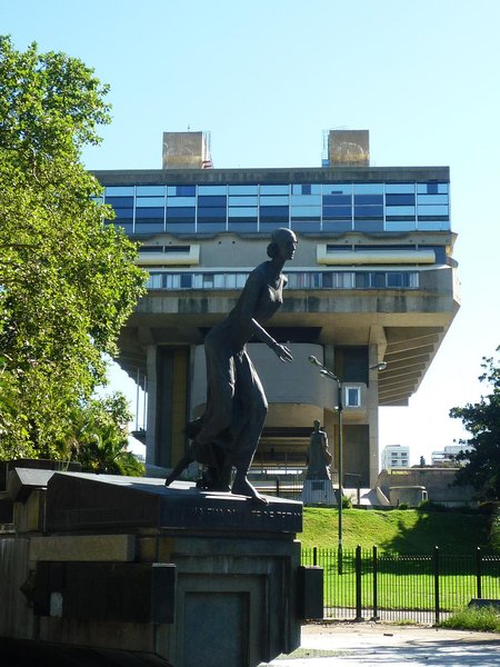 A bit of brutal modernist architecture BsAs style - the new central library with a statue of that Evita again.. she crops up everywhere.. in the foreground