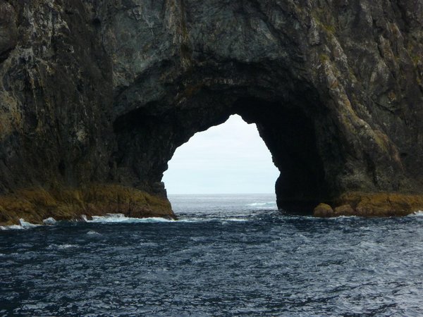 The hole in the wall, Bay of Islands ..