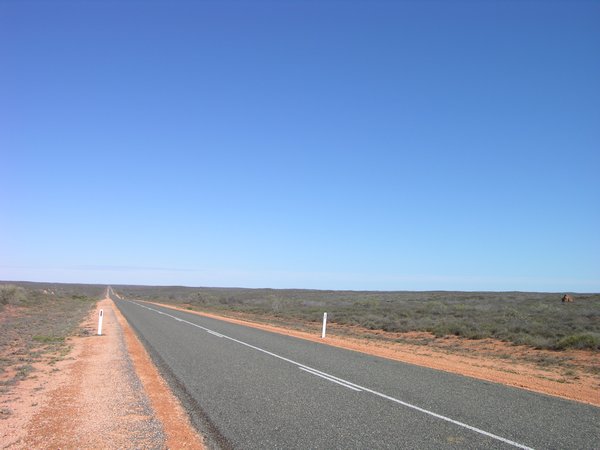The long and straight road of Western Australia ..