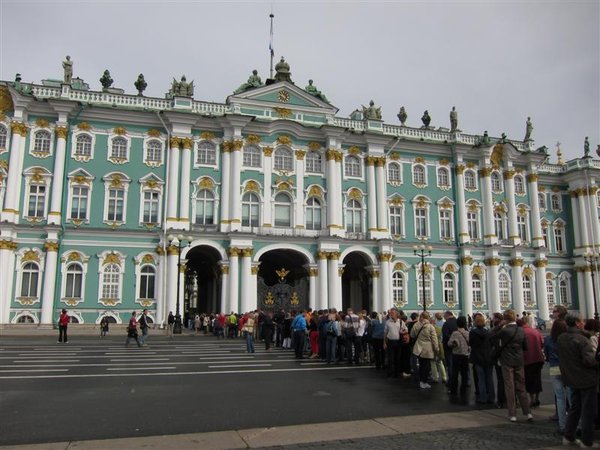 St Petersburg - the winter palace (and queue to get in!)