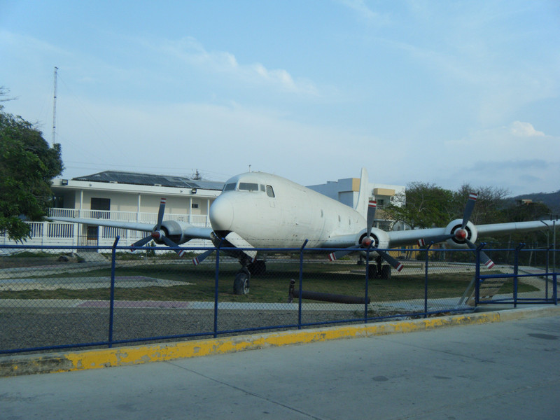 airplane on malecon
