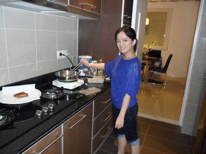 Michelle our lovely Vietnamese tutor cooking up some spring rolls.