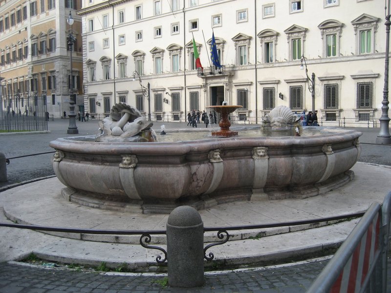 Another Huge Fountain