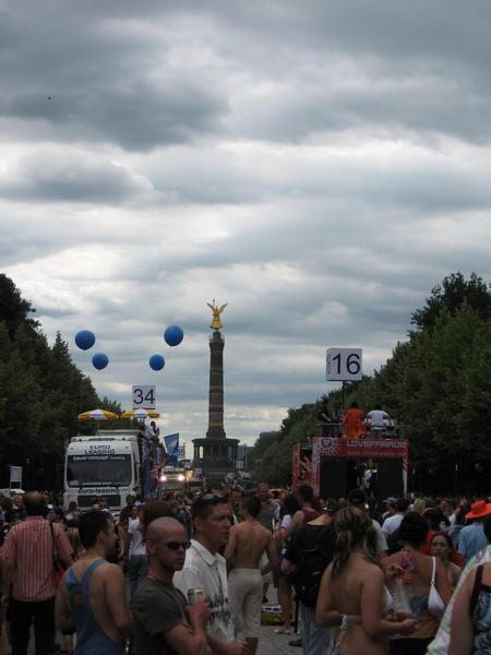 Victory monument at the love parade