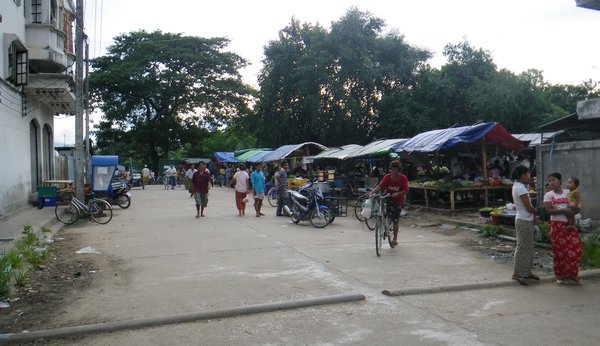 Burmese evening market