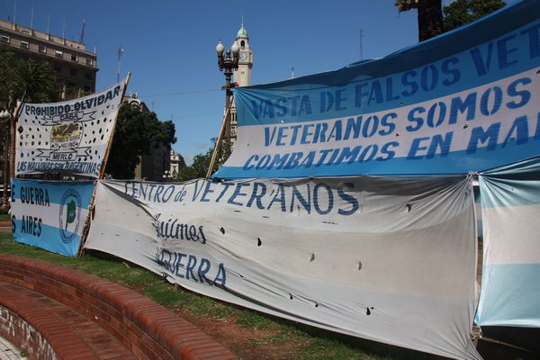 Protesters in Plaza de Mayo