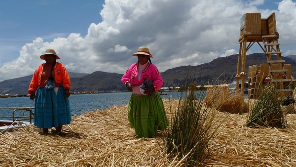 Quechuan ladies welcoming our boat