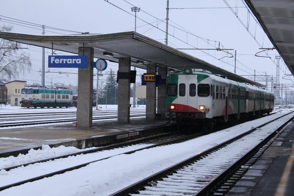 Waiting for the train in Ferrara (2 hours late)