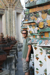 Em dos andares do Wat Arun