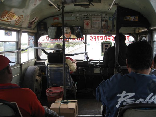 oeffentlicher Bus zwischen Huanchaco und Chan Chan