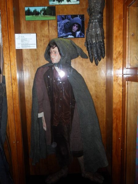 Frodo stunt puppet