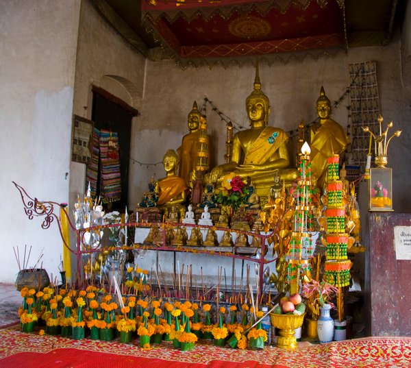 Inside Wat Chom Si 