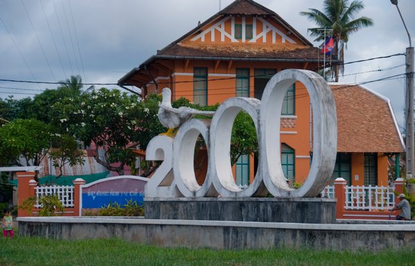 2000 roundabout, Kampot