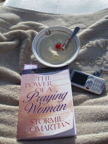 Beach reading (and eating)