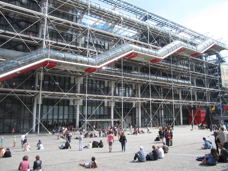 Hanging out in the Pompidou courtyard