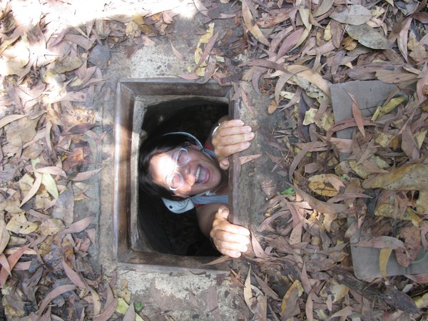 Lilan into the Cu Chi tunnel-Honoi