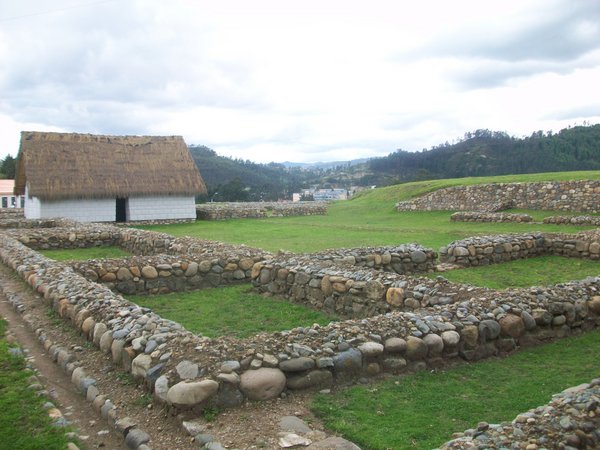 Inca ruins in Cuenca (with a replica hut)