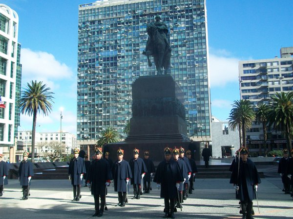 Changing of the guard at the Artigas memorial