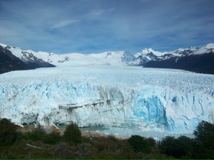 Central view of the Perito Moreno Glacier from the upper walkway