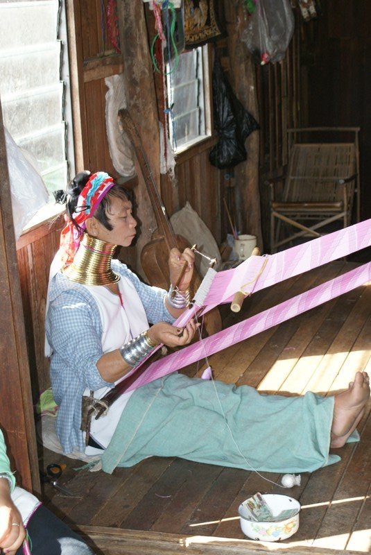 A Padaung weaving