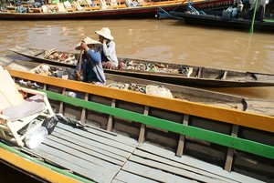 Floating vendors